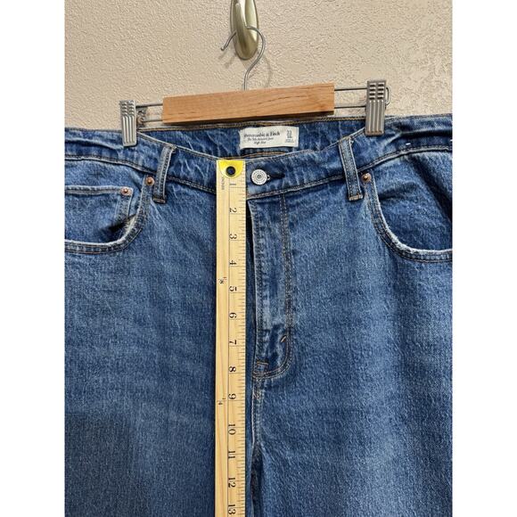 Abercrombie & Fitch The 90s Relaxed Jean High Rise Size 33 - Picture 3 of 7